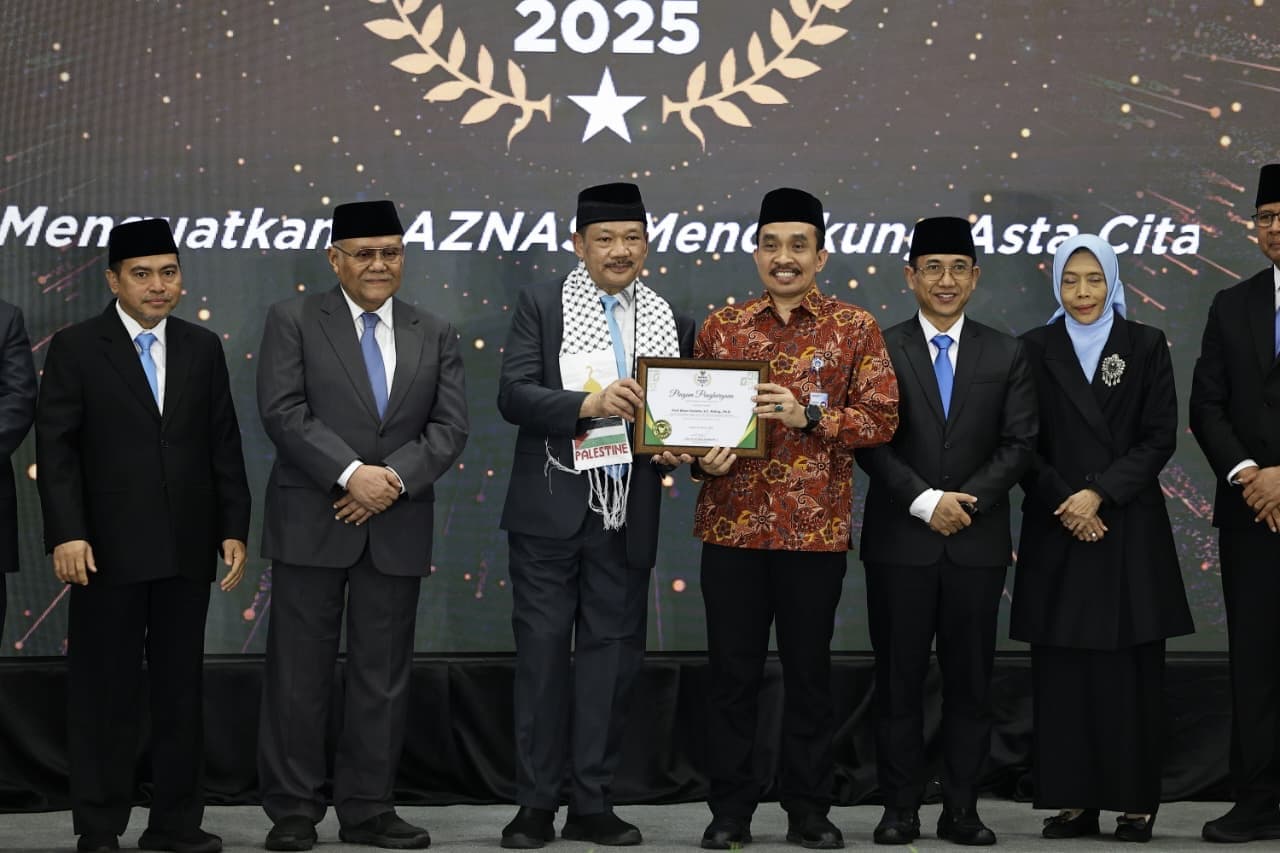 Mendiktisaintek Raih Penghargaan BAZNAS Awards 2025