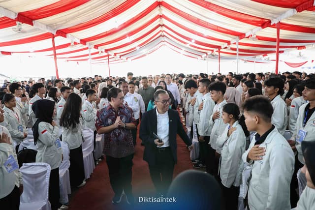 Mendiktisaintek Memberikan Sambutan di Pembukaan PKKMB Universitas Satya Serra Bhinneka Medan