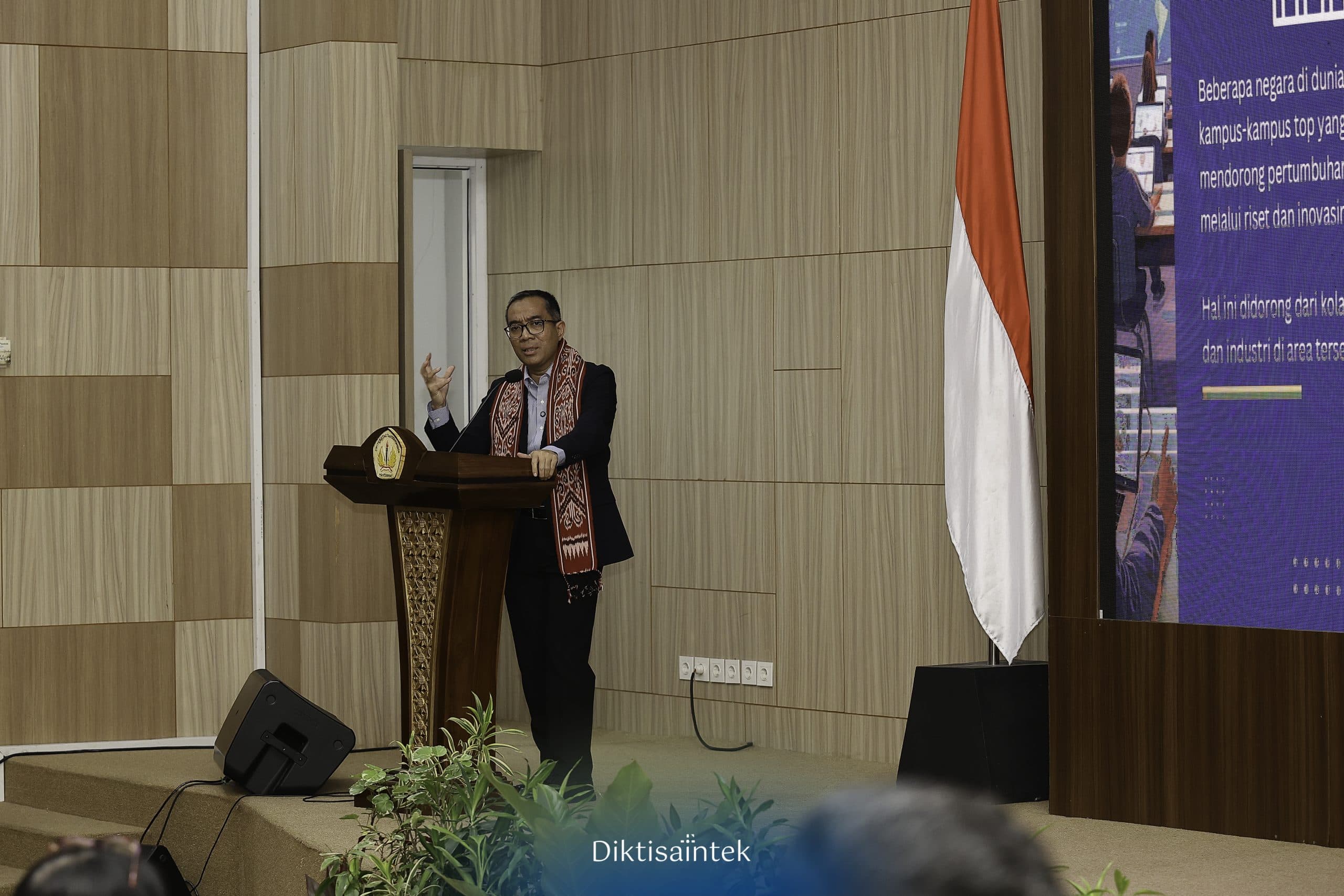 Mendiktisaintek Hadiri Equator Architecture Forum di Universitas Tanjungpura: Ajak Arsitek Masa Depan Berinovasi