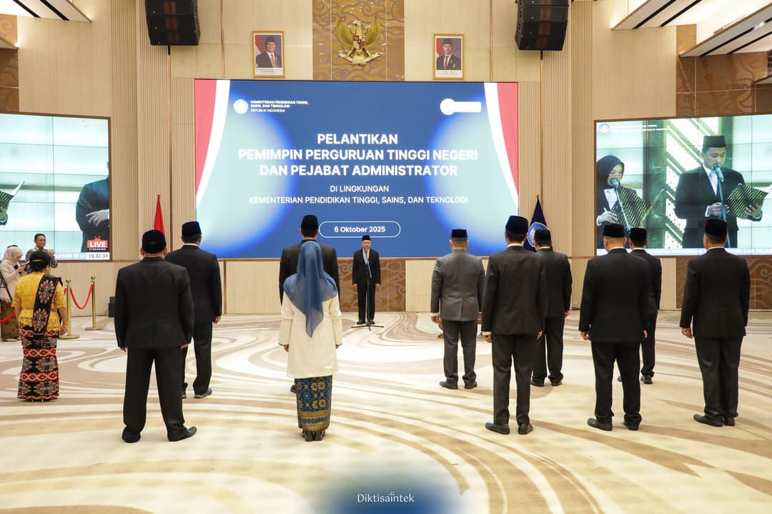 Sesjen Kemdiktisaintek Melantik Pemimpin Perguruan Tinggi Negeri dan Pejabat Administrator di Lingkungan Kemdiktisaintek