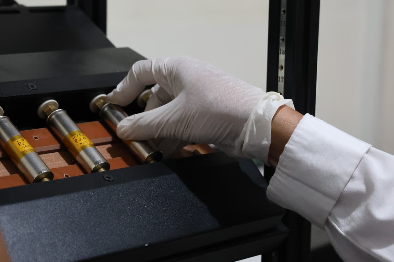 Energi Positif dari Surakarta: Kiprah PUI-TPEL UNS Mewujudkan Kemandirian Baterai Nasional