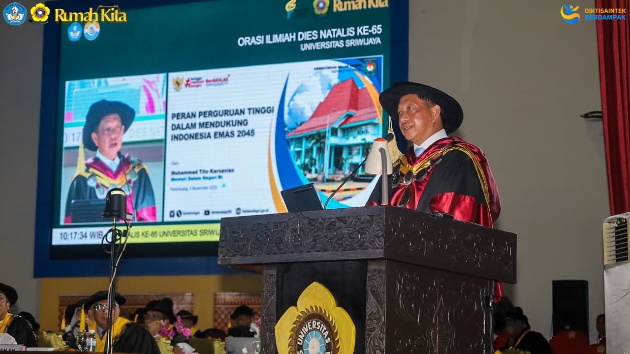 Mendagri Tito Karnavian Sampaikan Orasi Ilmiah di Dies Natalis ke-65 UNSRI: “Peran Perguruan Tinggi dalam Mendukung Indonesia Emas 2045”