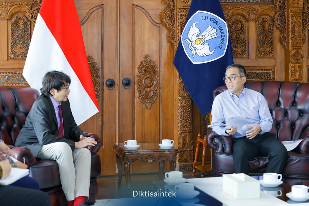 Kemdiktisaintek Jajaki Penguatan Riset Batang Kelapa Sawit, dan Peluang Beasiswa dengan Australia