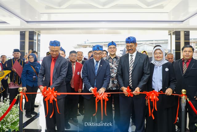 Mendiktisaintek Resmikan Gedung Fakultas Ilmu Kesehatan Universitas Bina Bangsa