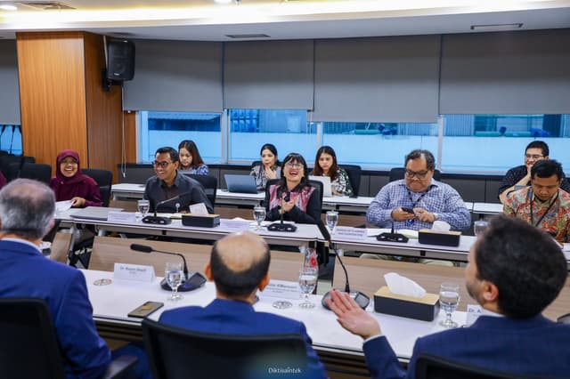 Kemdiktisaintek dan Khalifa University Perkuat Kolaborasi Pendidikan Tinggi dan Sains Indonesia–UEA