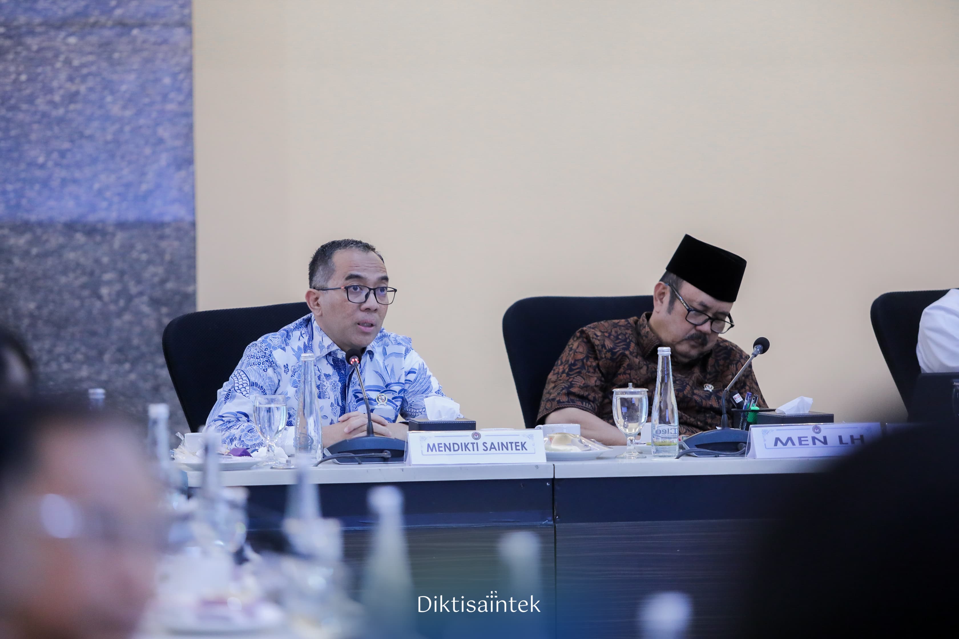 Kemdiktisaintek Perkuat Respons Pascabencana: Pendataan Dampak, Bantuan Tanggap Darurat, dan Dukungan Pendidikan