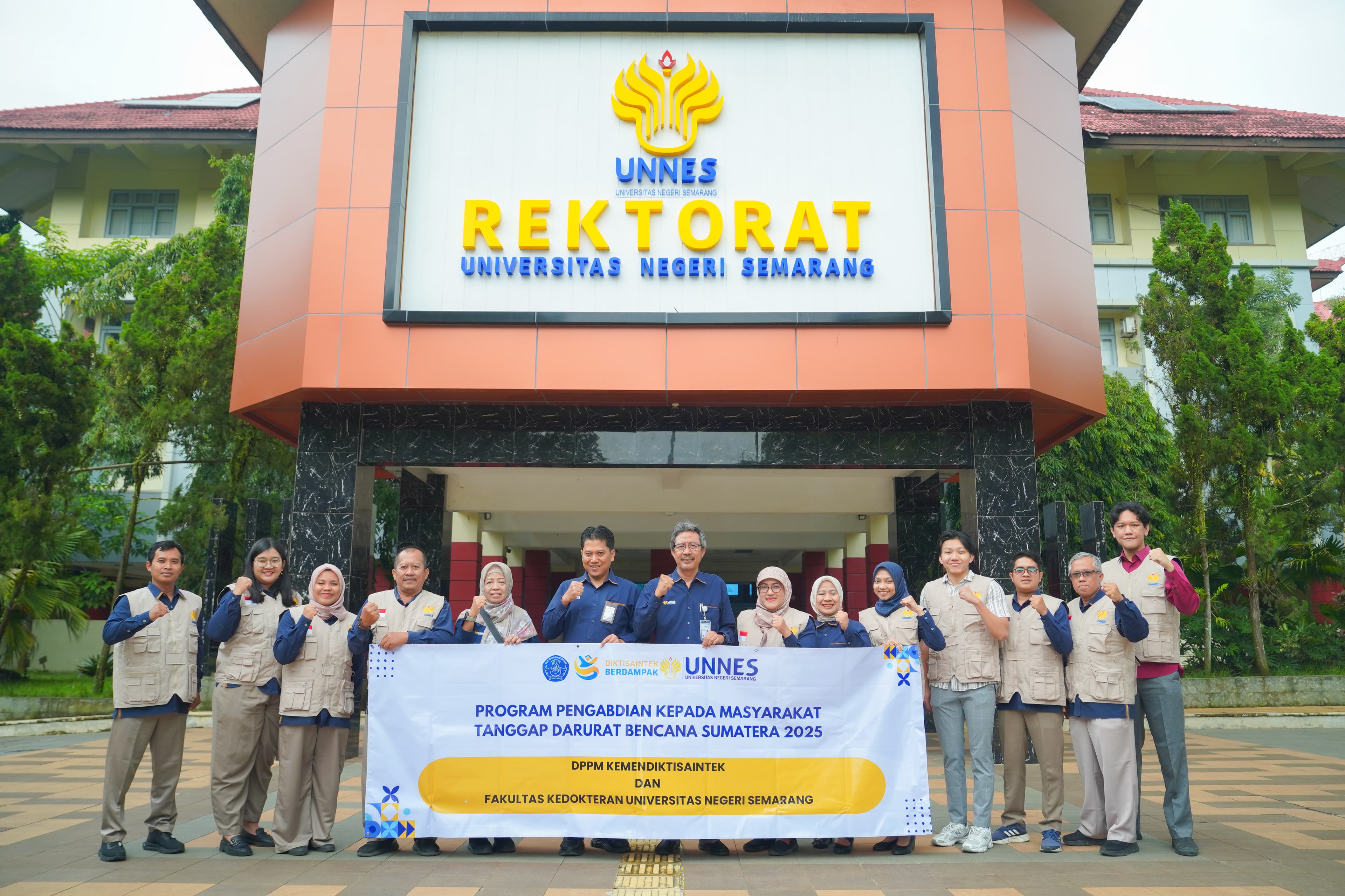 Bantu Korban Banjir, Tim Medis FK UNNES Bertolak ke Aceh