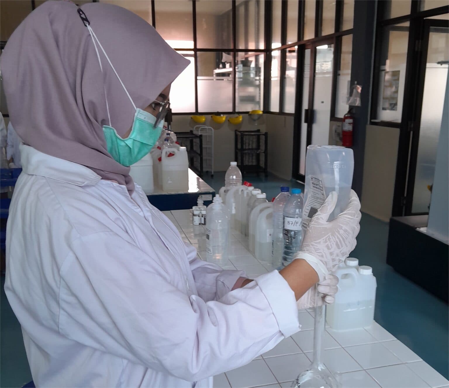 Riset Pencemaran Air Antarkan Mahasiswi Unila Raih Best Paper di International ICMBHS 2025