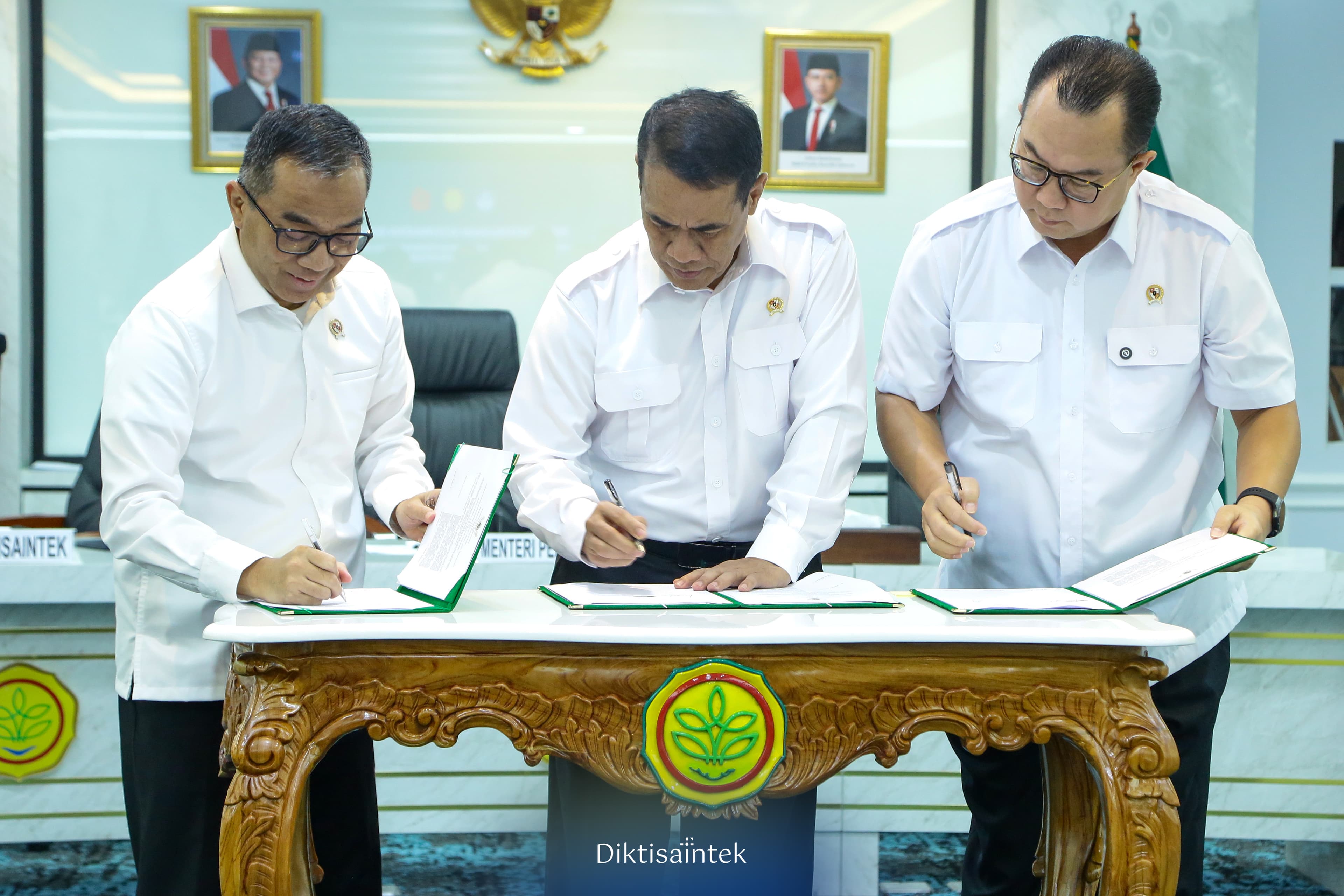 Dukung Pembangunan Sektor Pertanian, Kemdiktisaintek Menandatangani Kesepakatan bersama Kementan dan BRIN