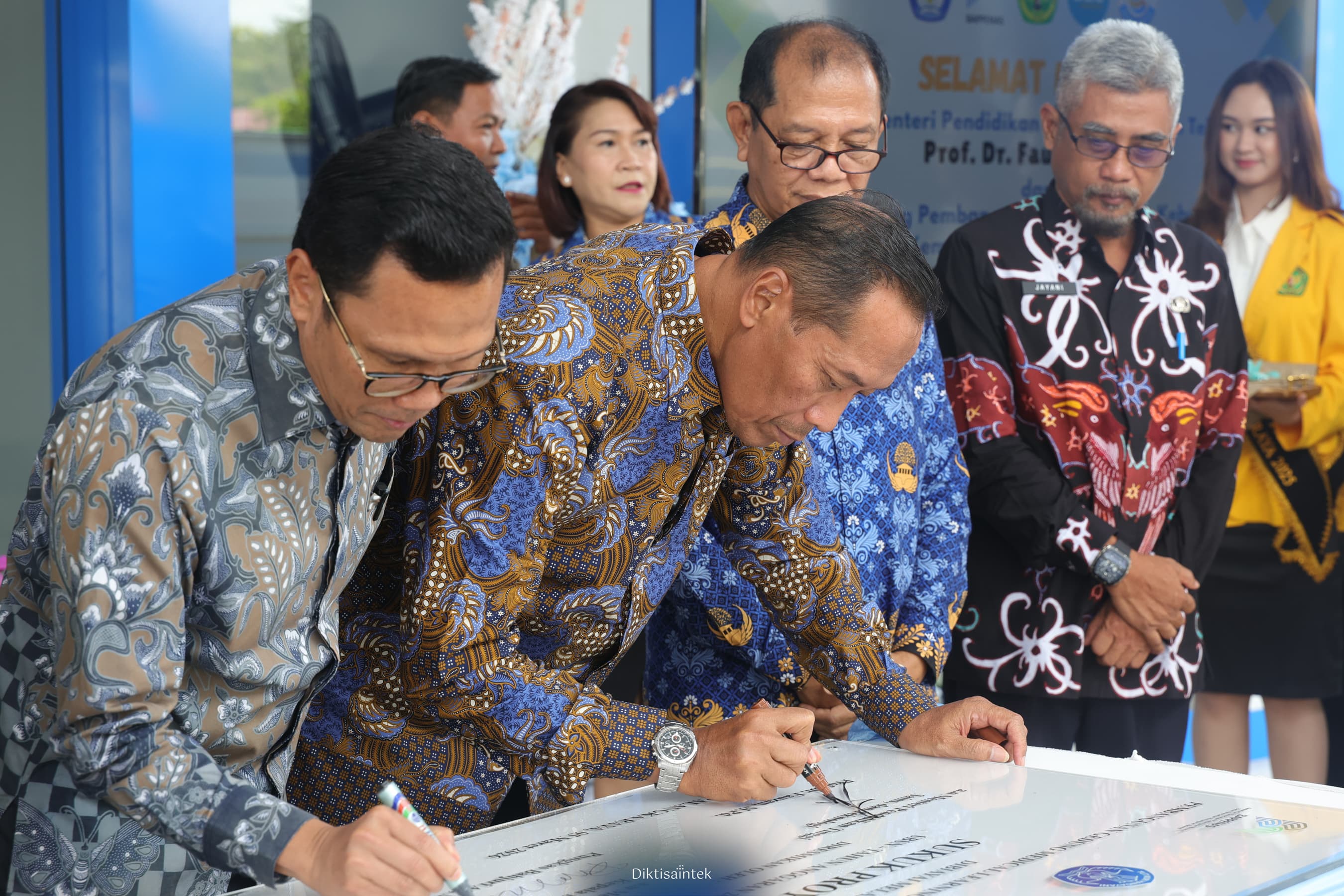 Dorong Pengembangan Fasilitas dan Tenaga Medis Nasional, Wamendiktisaintek Resmikan Gedung MeRC UPR