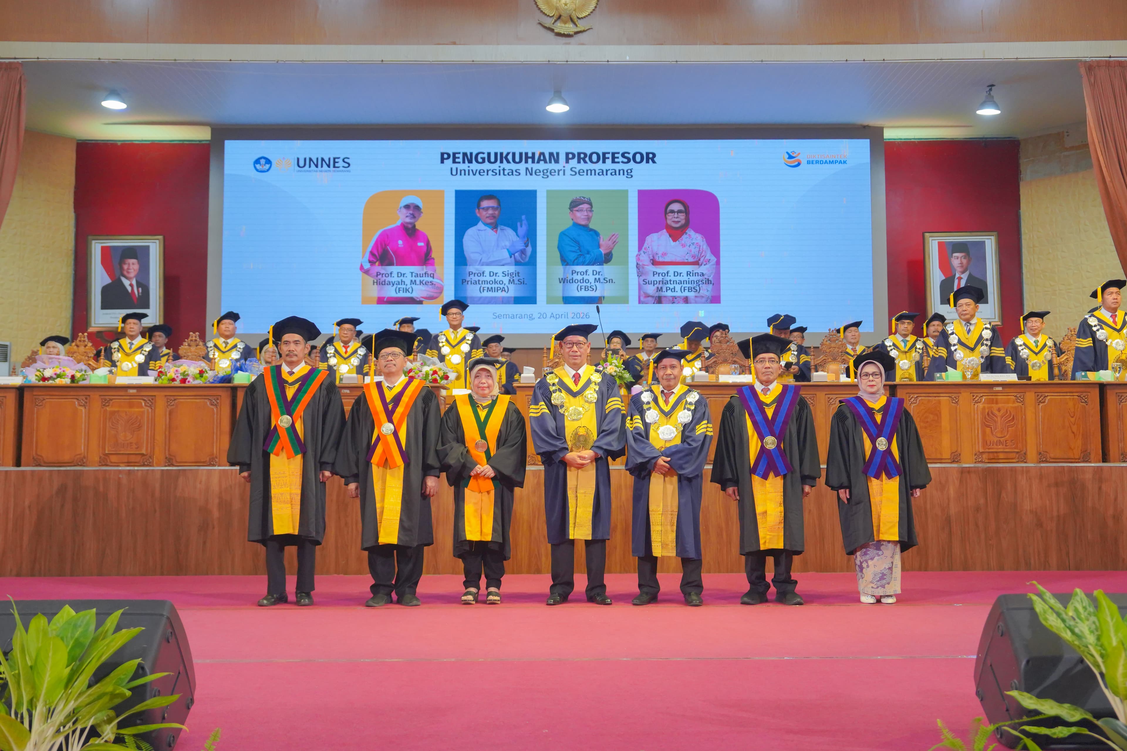 Perkuat Inovasi Bidang Strategis, UNNES Kukuhkan Empat Guru Besar Baru