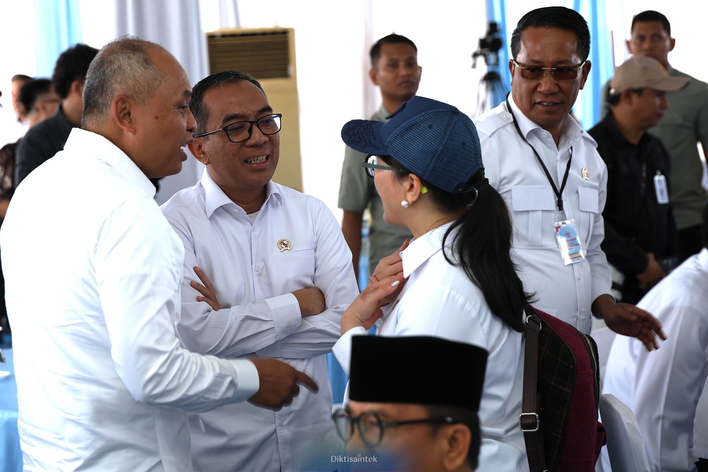 Mendiktisaintek dan Wamendiktisaintek Hadiri Peresmian Operasionalisasi Koperasi Desa/Kelurahan Merah Putih (KDKPM) 