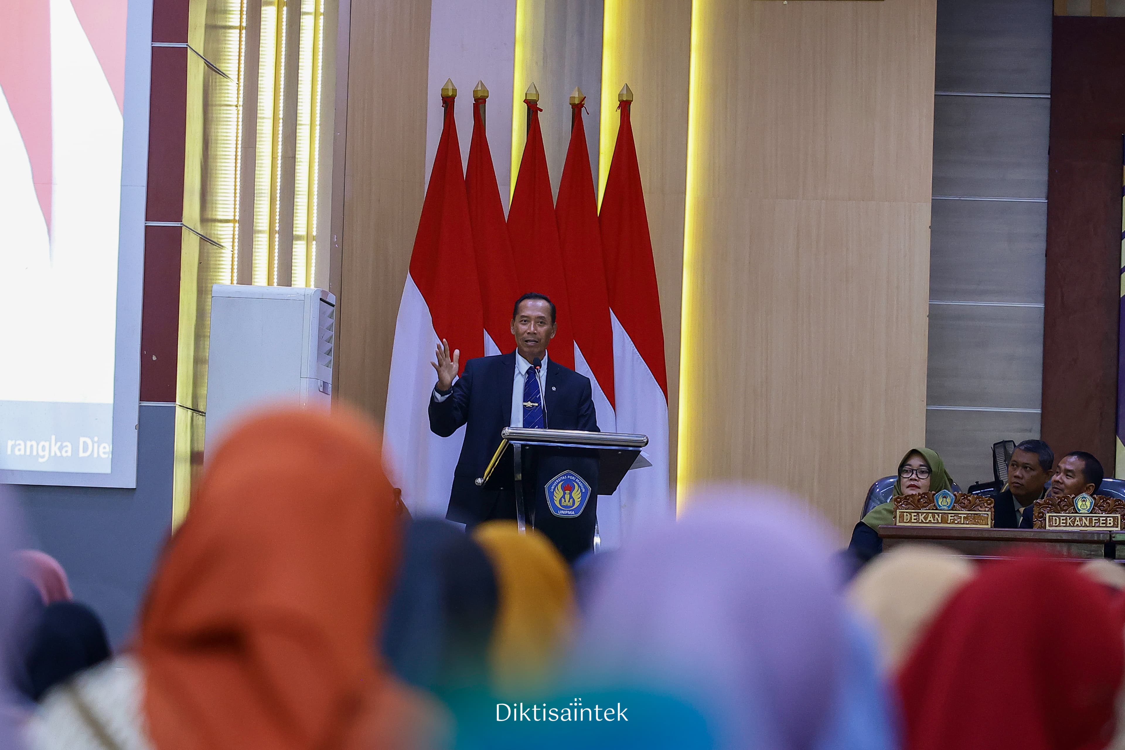 Wamendiktisaintek Dorong Perguruan Tinggi Menjadi Pusat Solusi Problem Masyarakat