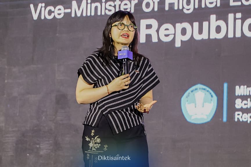 Wamen Stella Ajak Generasi Muda Kritis di Era AI