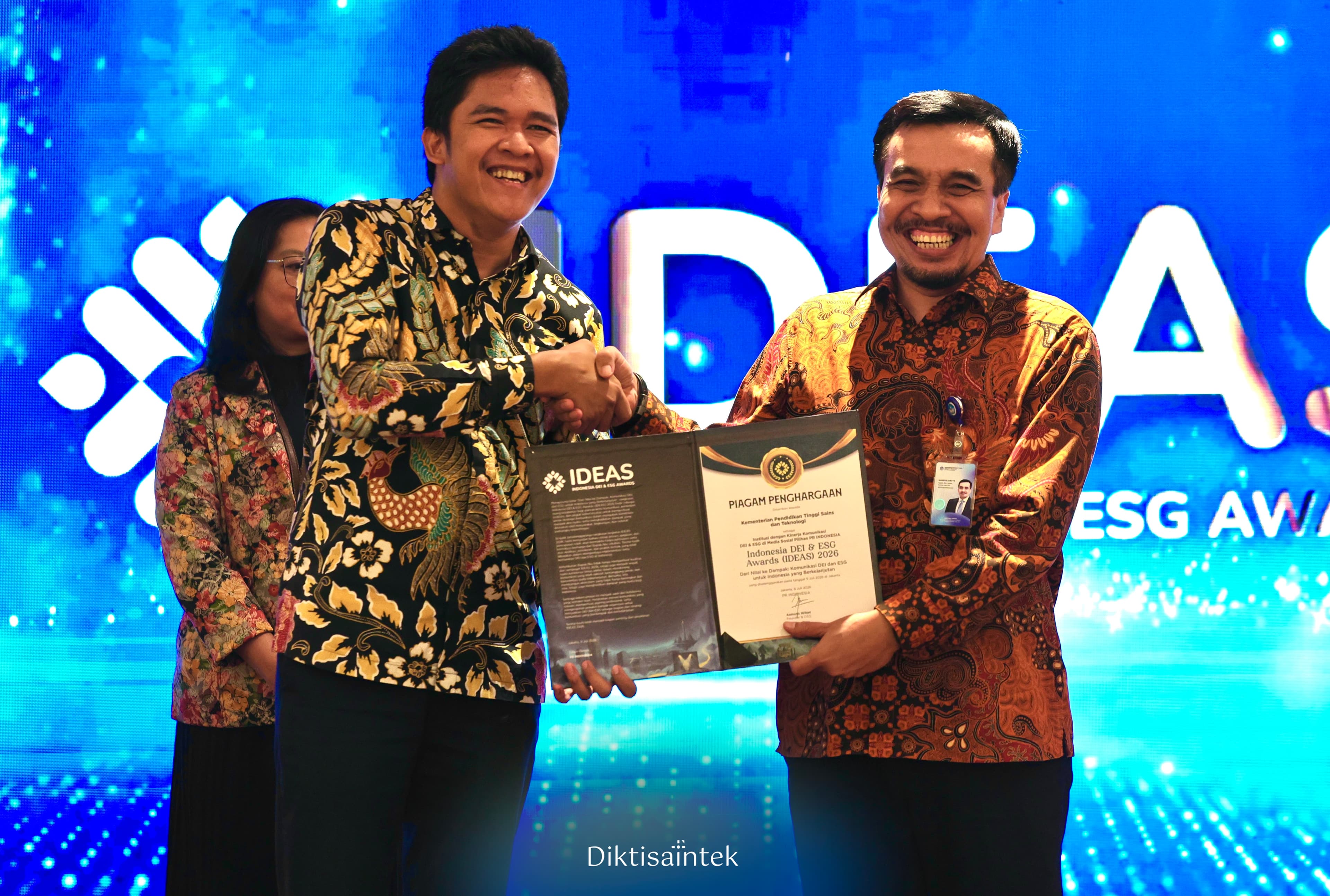 Kemdiktisaintek Raih Penghargaan PR INDONESIA IDEAS 2026