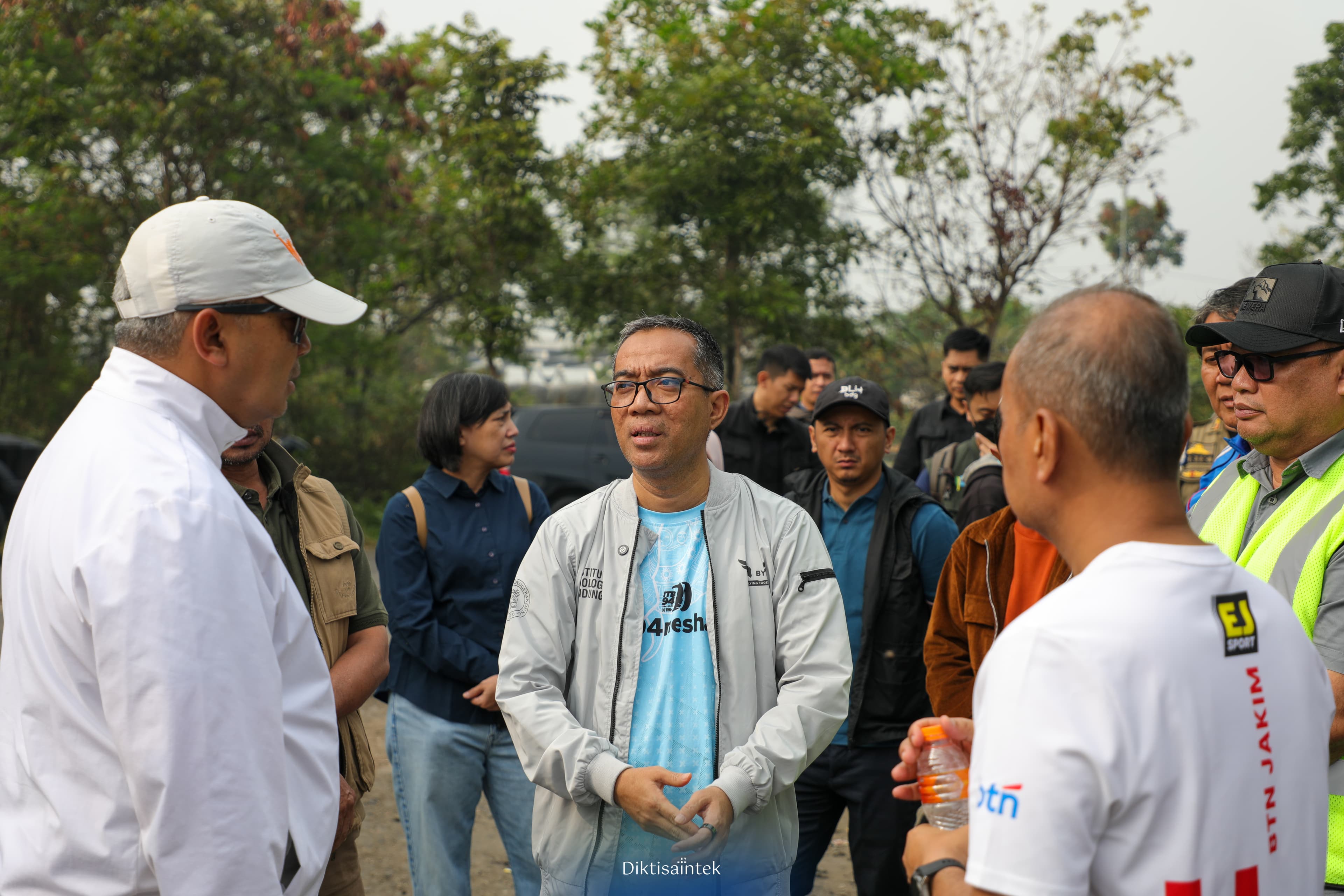 Mendiktisaintek Tinjau Pengelolaan Sampah TPSS Gedebage Berbasis Teknologi