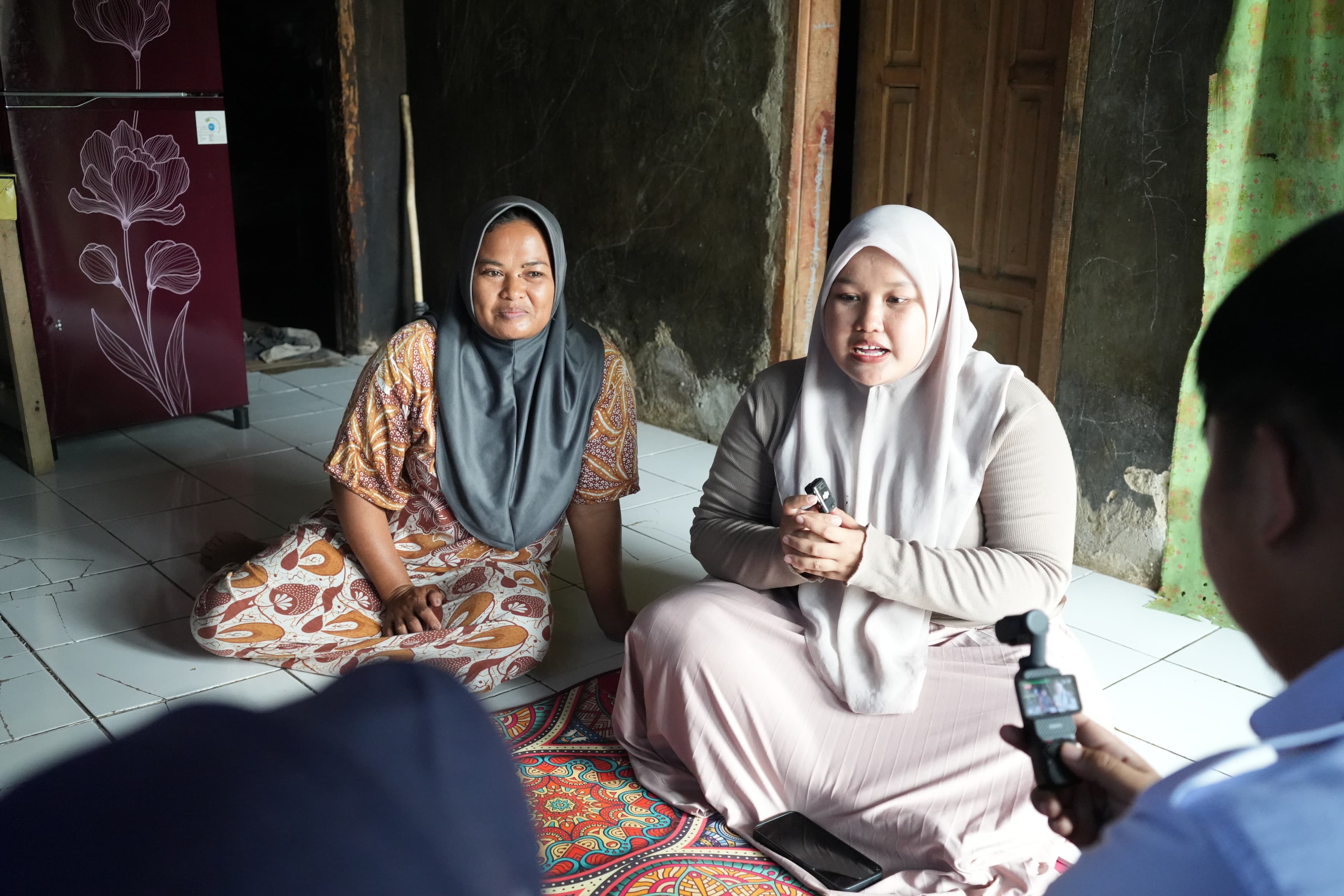 Setiap Hari Pulang Pergi, Supiati Tetap Melangkah hingga Perguruan Tinggi