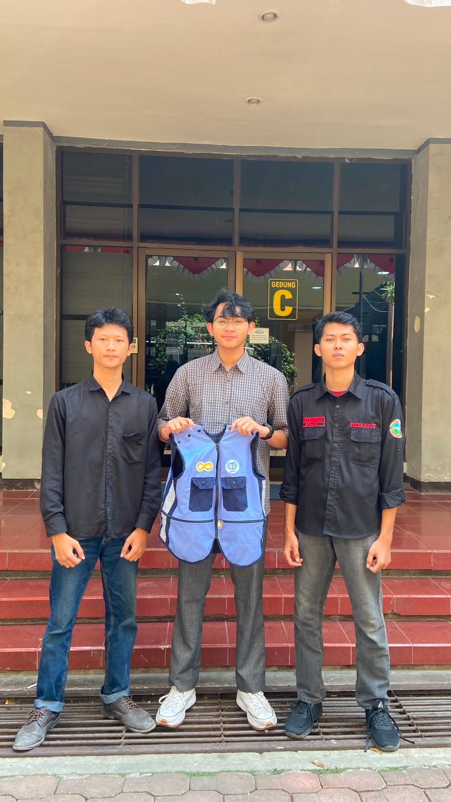 Lima Mahasiswa UB Buat Rompi Pintar untuk Penanganan Tantrum Anak Autis
