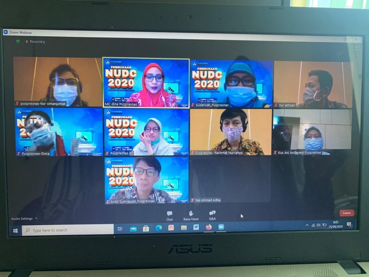 Tim Debat Bahasa Inggris Universitas PGRI Palembang Ukir Prestasi di NUDC Tingkat Nasional