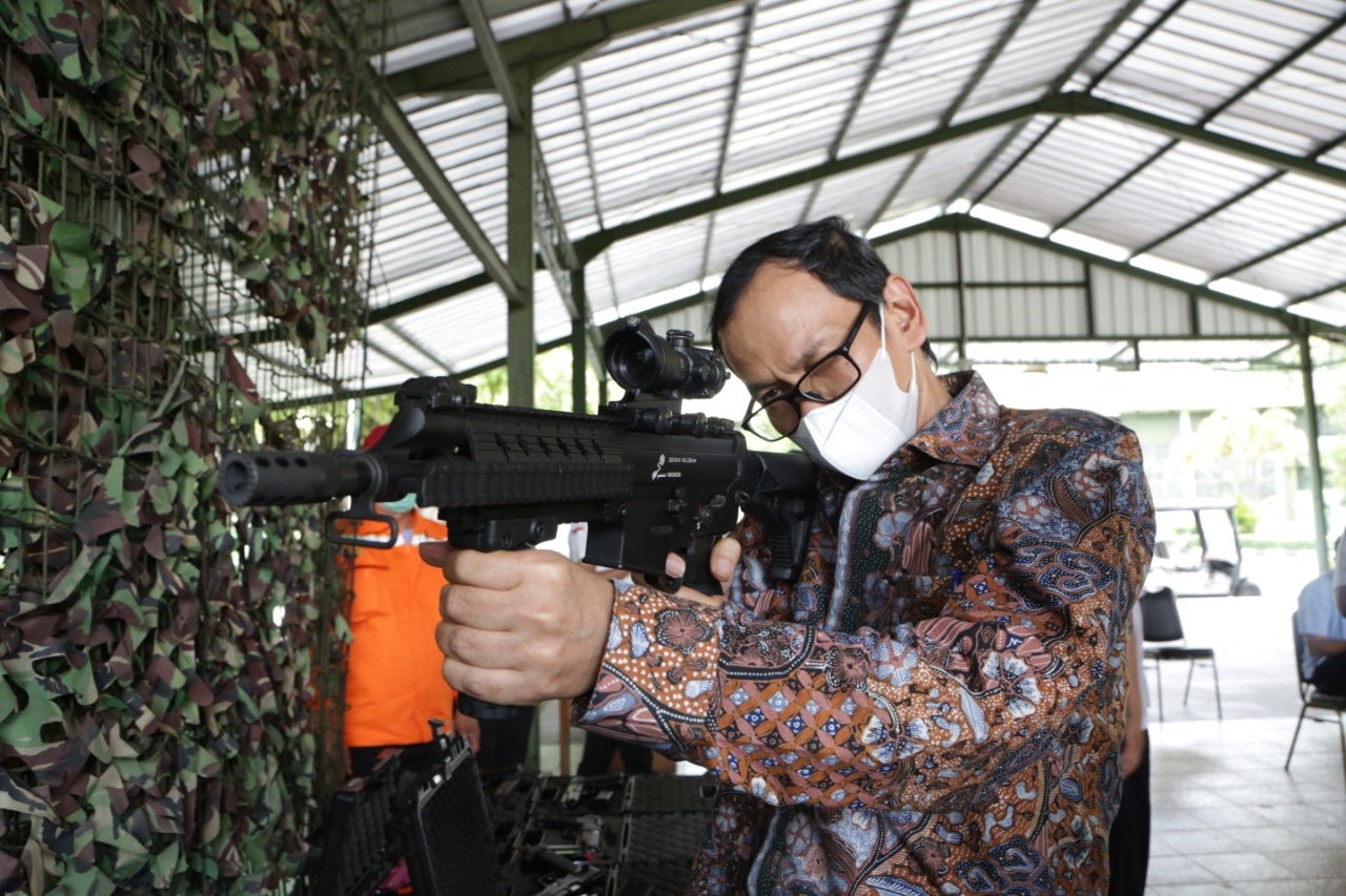 Dirjen Dikti Kunjungi PT Pindad dan PT Biofarma di Bandung