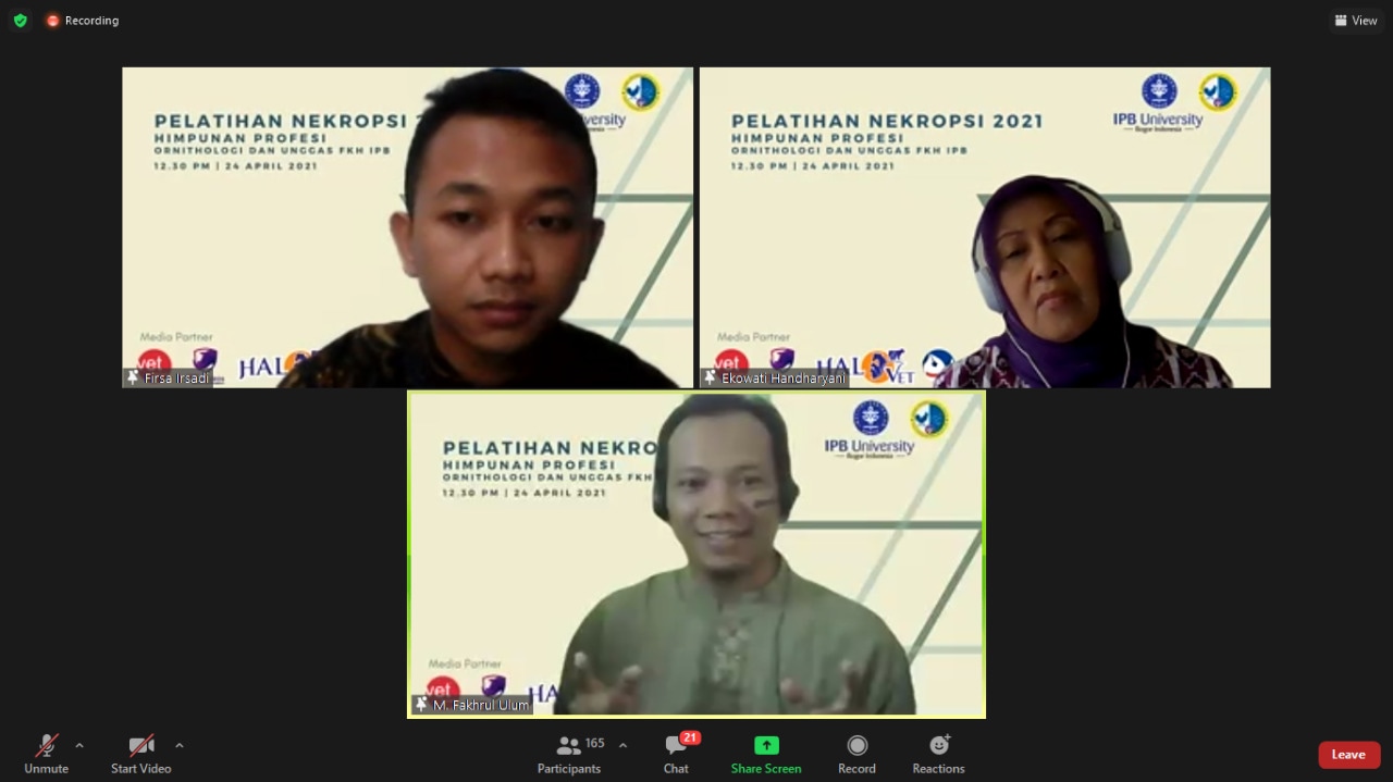 Mahasiswa Kedokteran Hewan IPB University Ajarkan Strategi Nekropsi dan Inseminasi Buatan