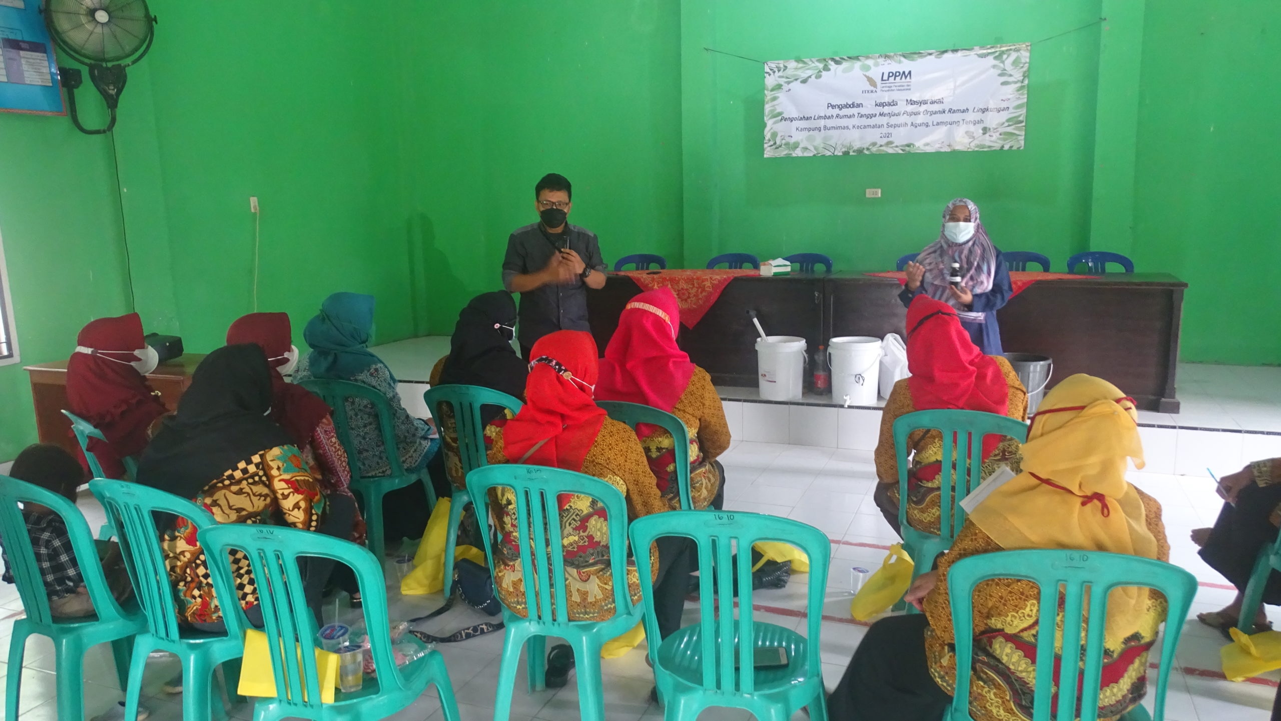 Dosen ITERA Latih Warga Olah Limbah Rumah Tangga Jadi Pupuk Organik