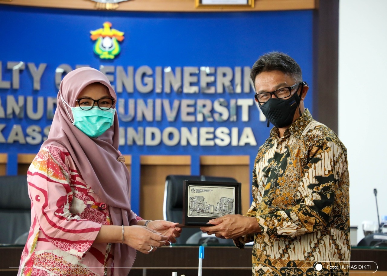 Kemendikbudristek Serahkan Hibah Aset BMN ke Unhas