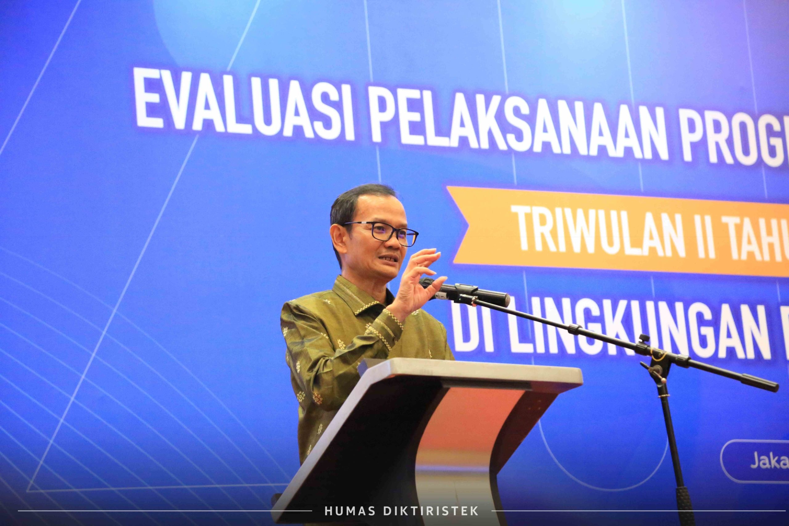 Ditjen Diktiristek Berikan Penghargaan Capaian IKU PTN dan ZI WBK Tahun 2022