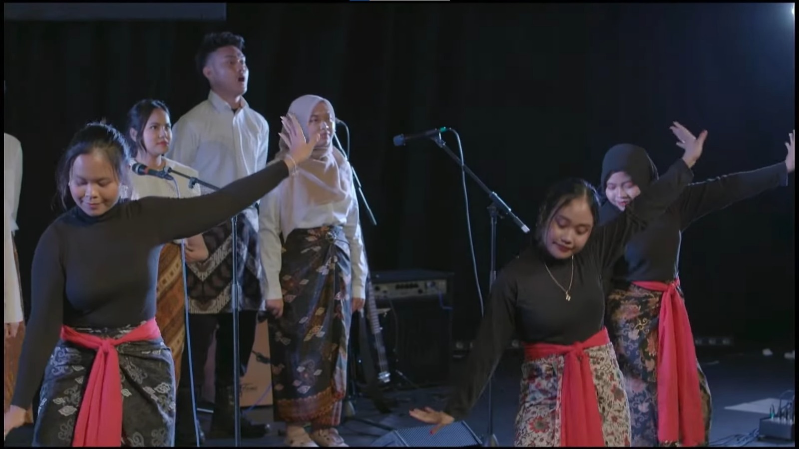 Peserta IISMA Selenggarakan ICOVEST, Perkenalkan Budaya Indonesia ke Generasi Muda Inggris