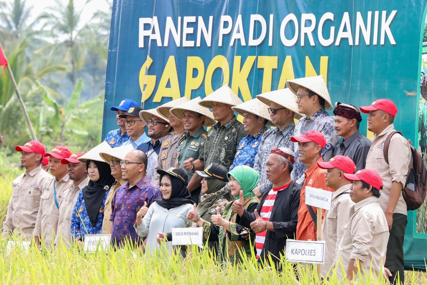 Wamendiktisaintek Lepas Pengiriman 8 Ton Beras Organik dari Bondowoso, Dukung Kolaborasi dan Transformasi Pendidikan Tinggi untuk Pemberdayaan Desa