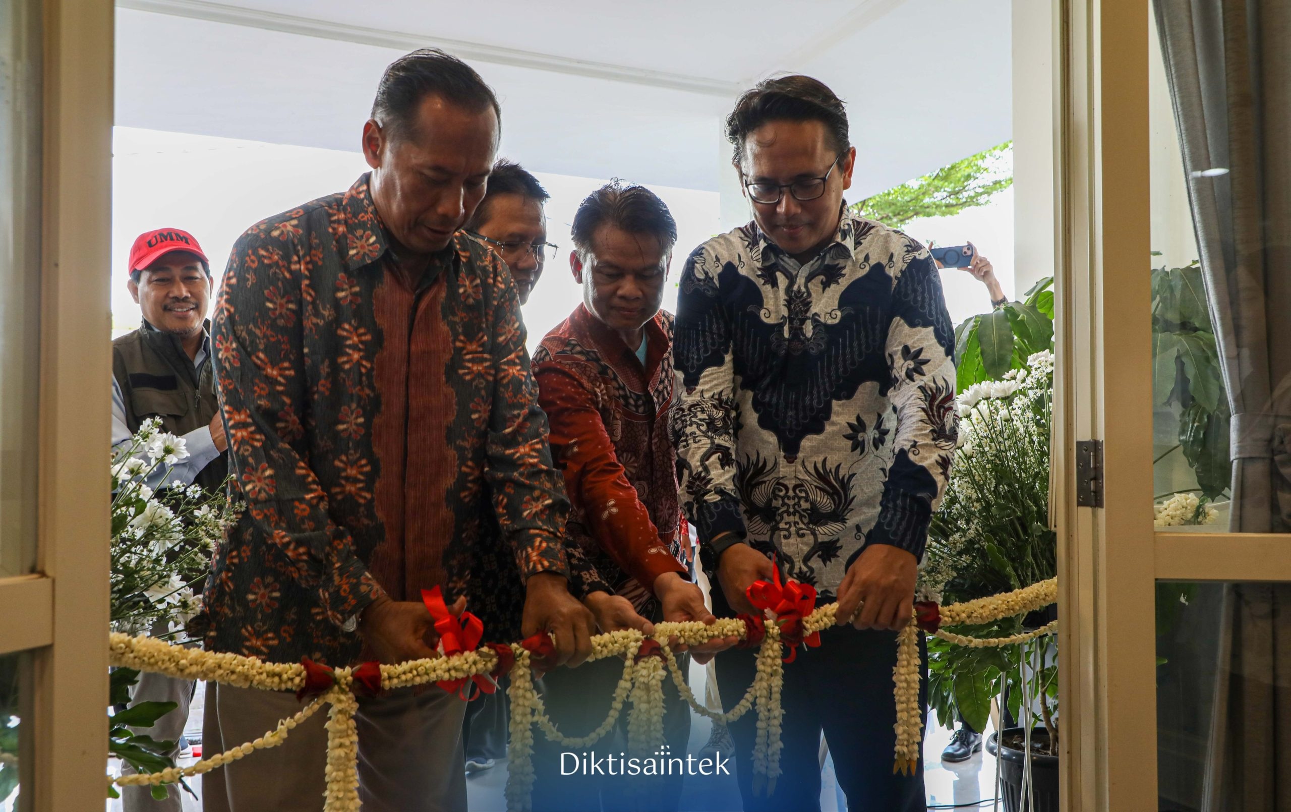 Wamendiktisaintek Hadiri Acara Pelepasan Mahasiswa Vokasi UMM ke Jepang