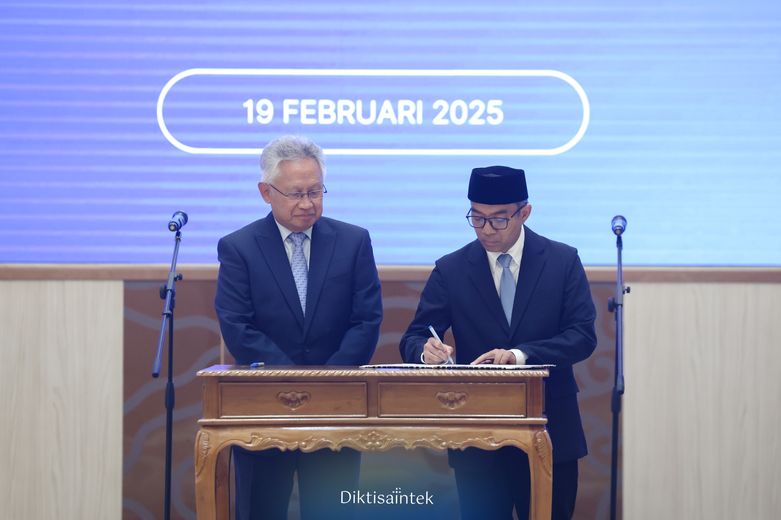 Kemdiktisaintek Selenggarakan Serah Terima Jabatan dan Pisah Sambut Mendiktisaintek