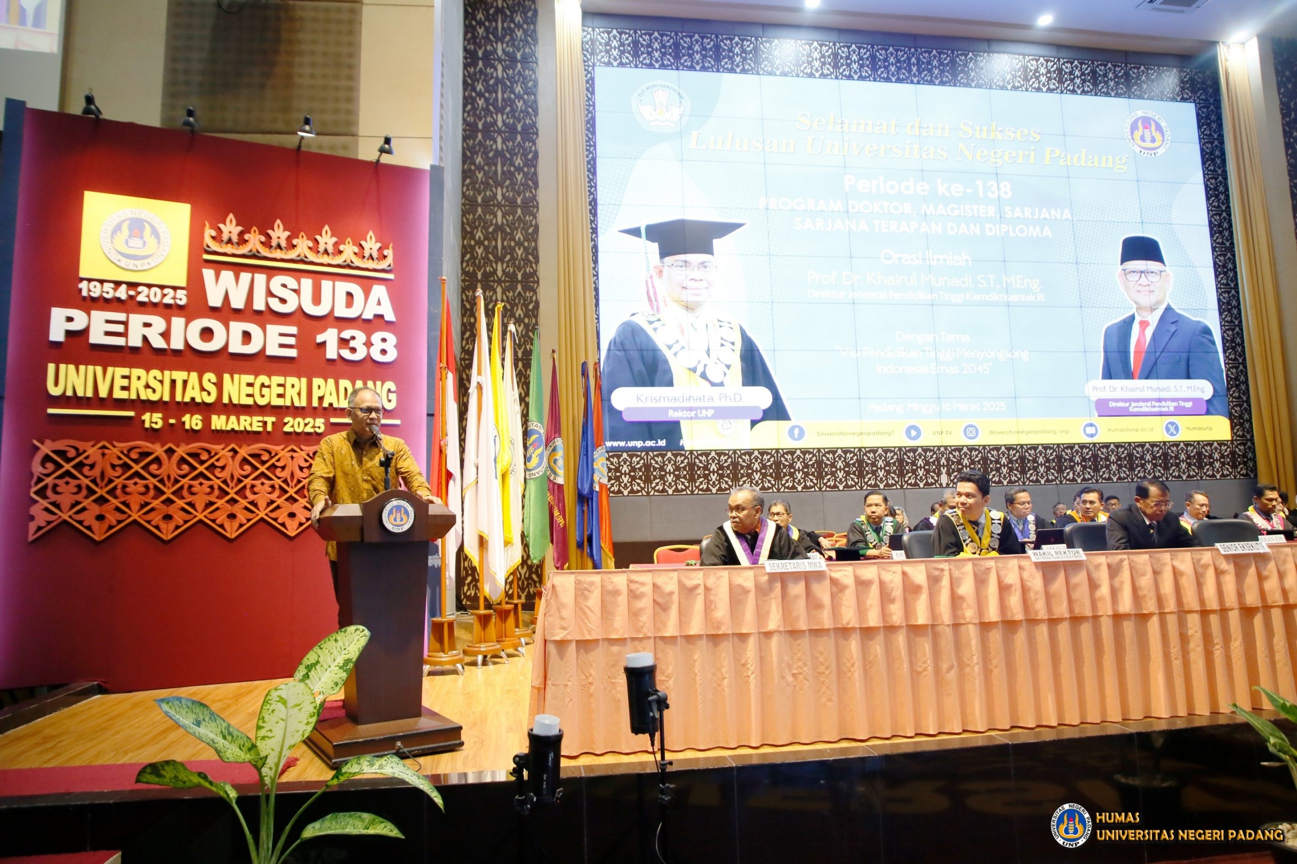 Direktur Jenderal Dikti Berikan Orasi Ilmiah di Wisuda UNP: Visi Pendidikan Tinggi untuk Masa Depan