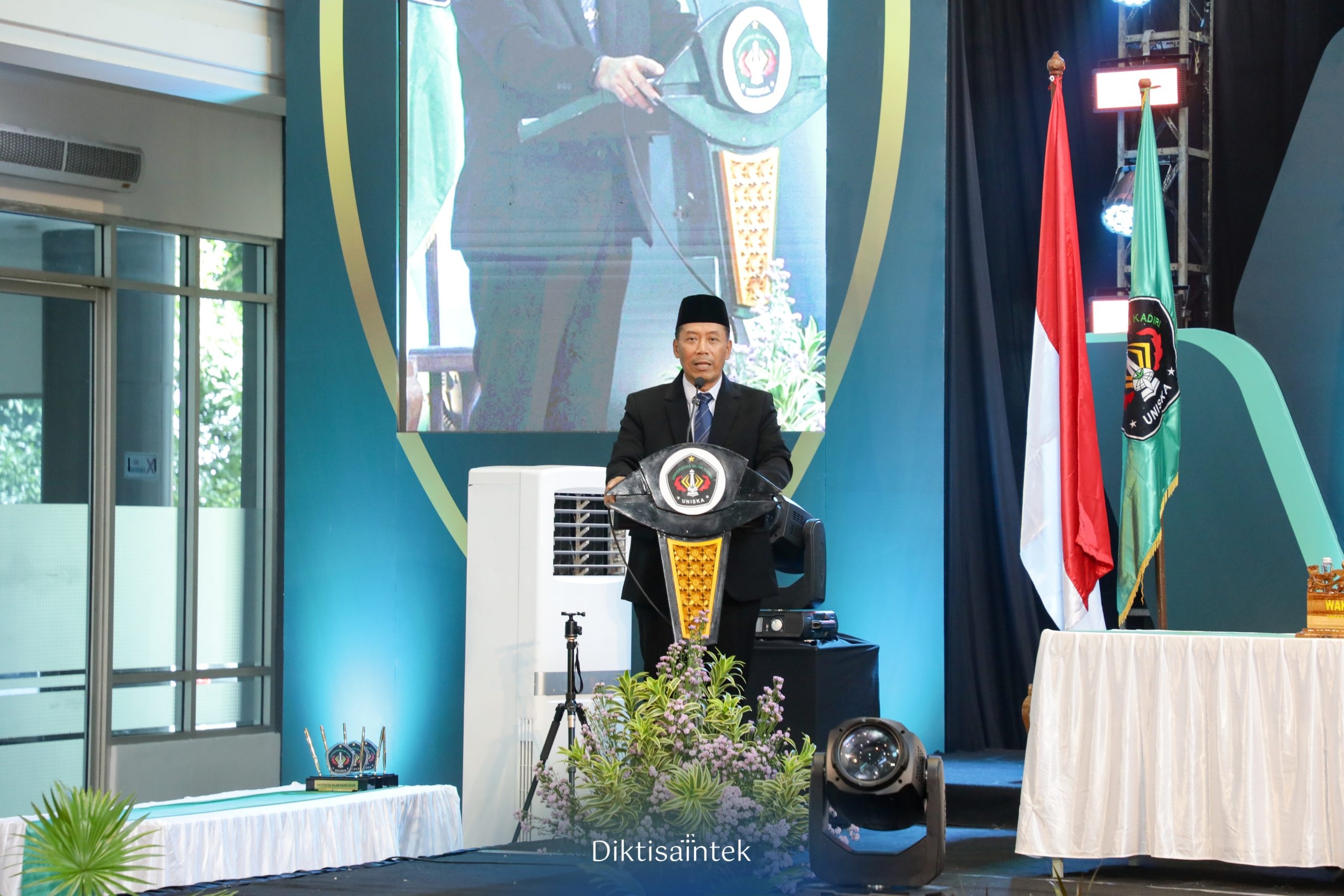 Wamen Fauzan: Pendidikan Harus Mengembangkan Empati dan Karakter Mahasiswa