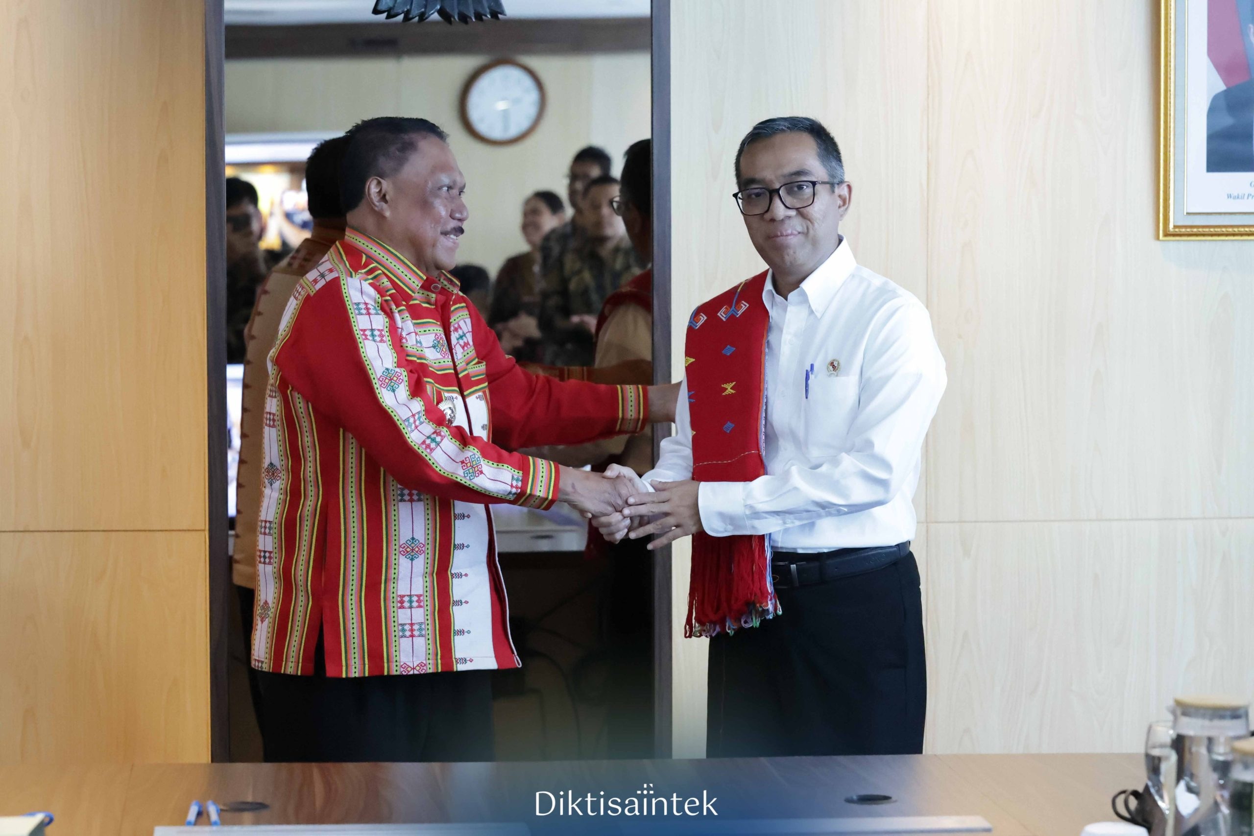 Kemdiktisaintek dan Pemerintah Provinsi NTT melakukan Penandatanganan Hibah Lahan: Awal Pembangunan SMA Garuda di NTT
