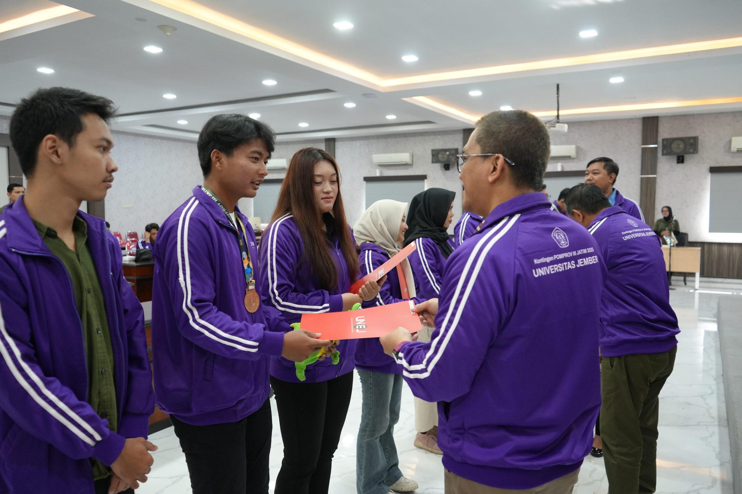 Melampaui Ekspektasi, UNEJ Boyong 15 Medali di POMPROV III Jatim 2025