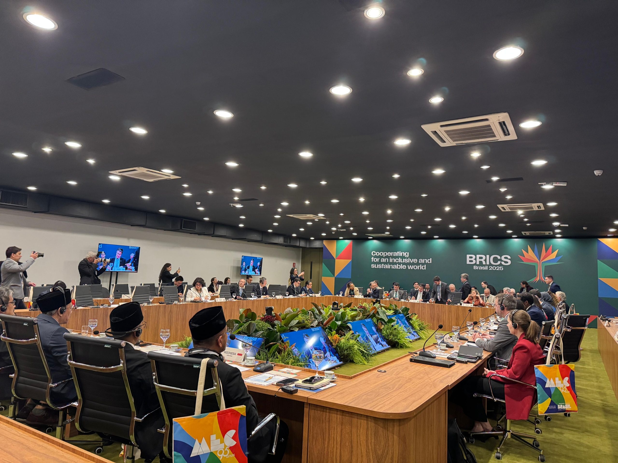 Mendiktisaintek Dukung Integrasi Kecerdasan Buatan dalam Pendidikan di Pertemuan BRICS