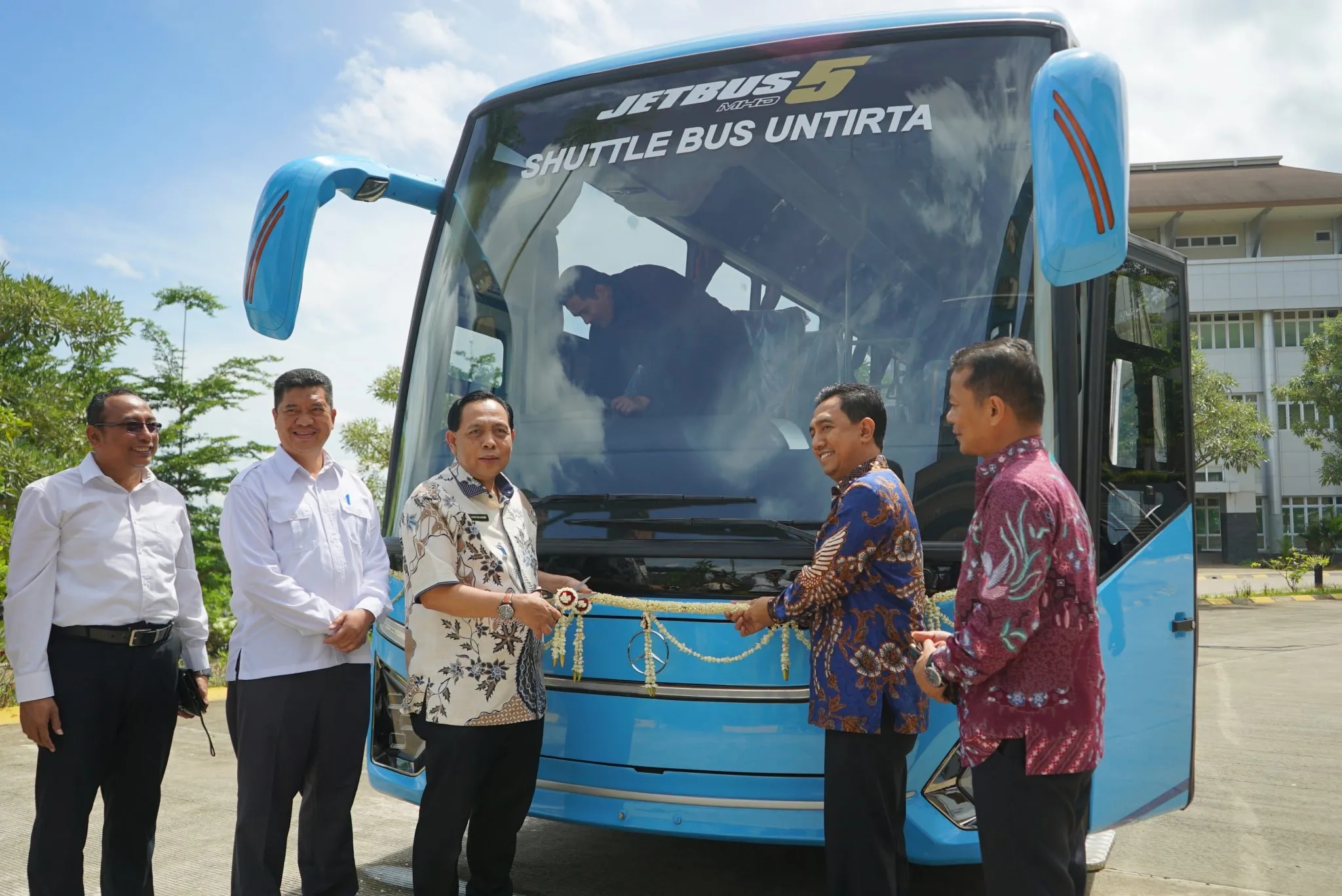 Keren! Untirta Punya Bus Kampus Ramah Disabilitas Pertama di Indonesia