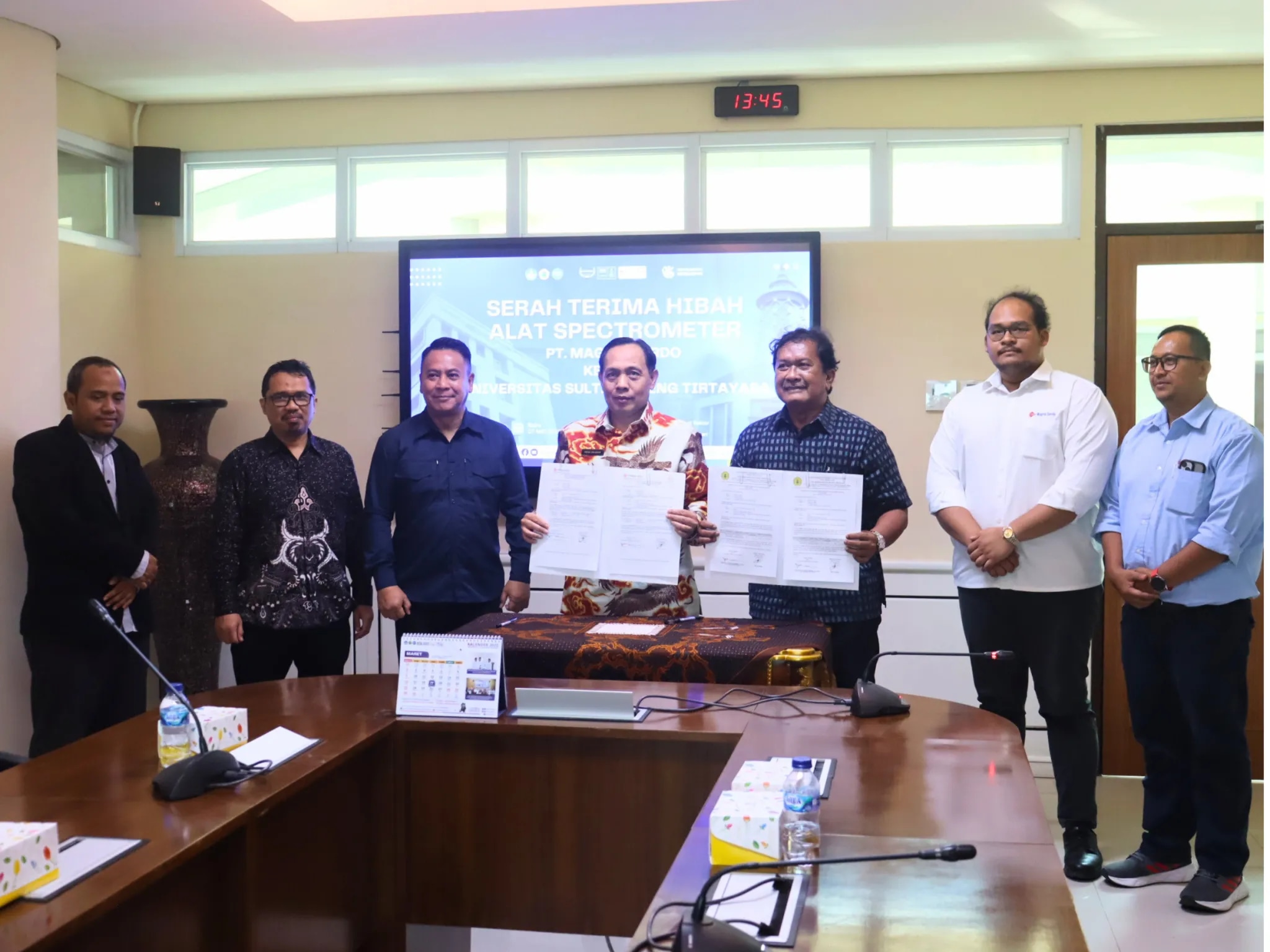 Untirta Terima Hibah Alat Optical Emission Spectrometer (OES) dari PT. Magna Sardo, Perkuat Fasilitas Riset Teknik Metalurgi