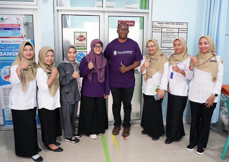 FK UNDIP Gandeng Profesor dari Liverpool School of Tropical Medicine, UK adakan Pelatihan Peningkatan Kewaspadaan Cegah Kematian Ibu dan Bayi Pasca Melahirkan