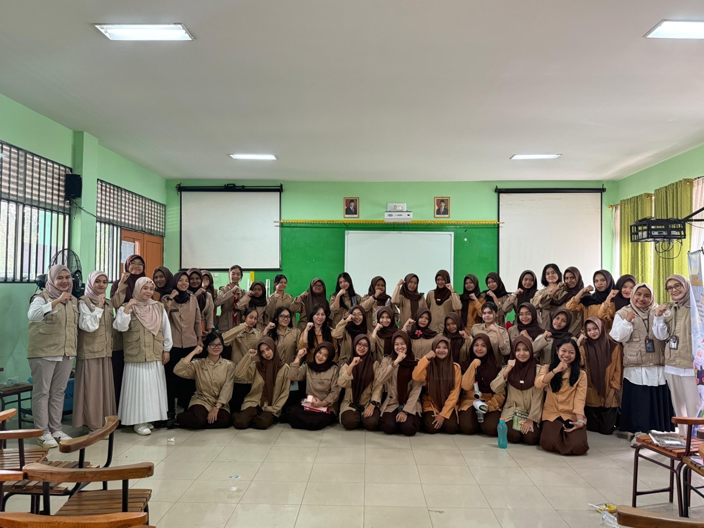 Membangun Remaja Sehat: Edukasi Anemia dan Stres Bersama Tim Pengabdian Untan