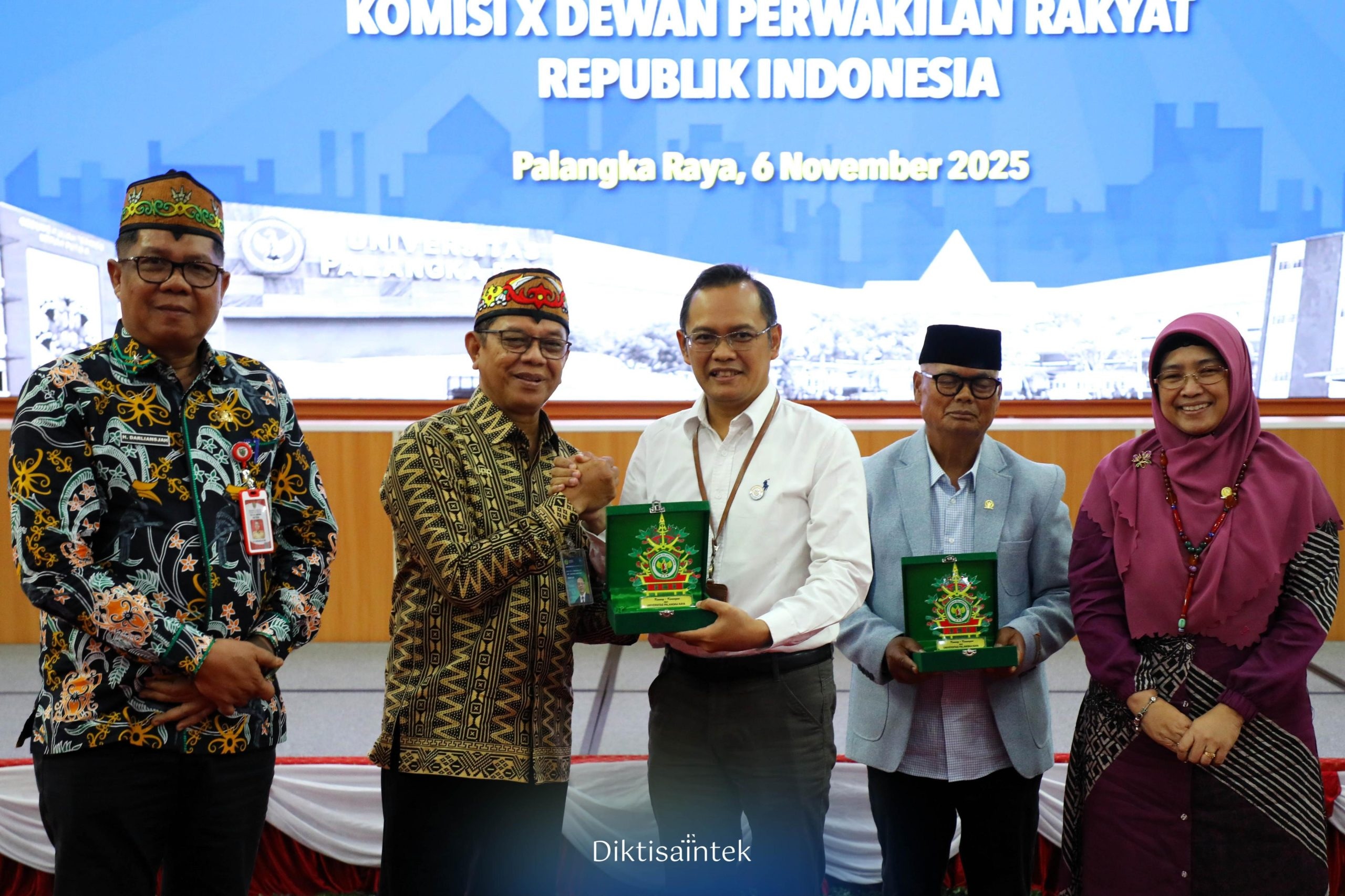 Kemdiktisaintek dan Komisi X DPR RI Himpun Aspirasi Warga Kalteng untuk Terkait Rencana Revisi UU Sisdiknas