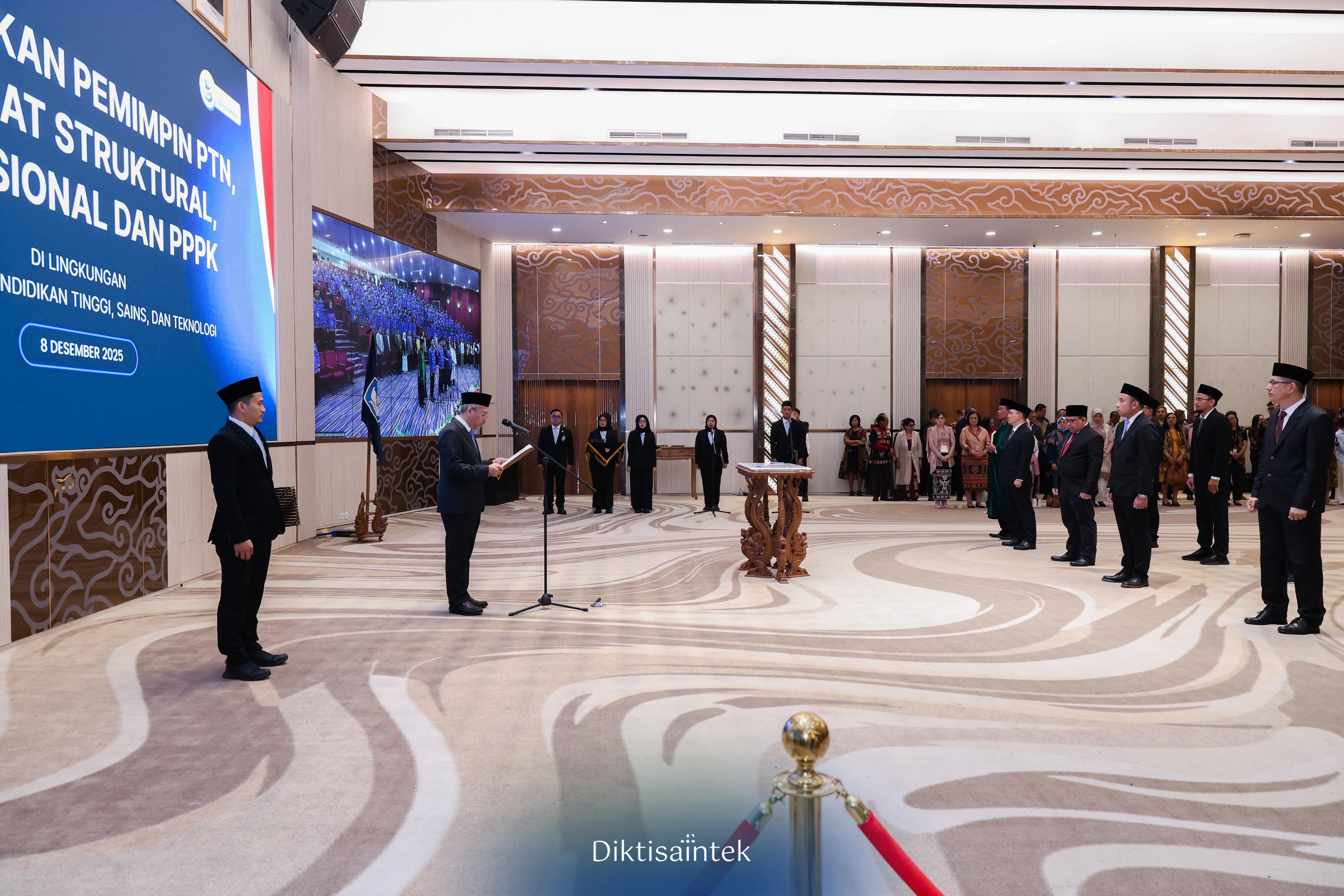 Kemdiktisaintek Lantik Pemimpin Perguruan Tinggi, Pejabat Struktural dan Fungsional, serta PPPK 