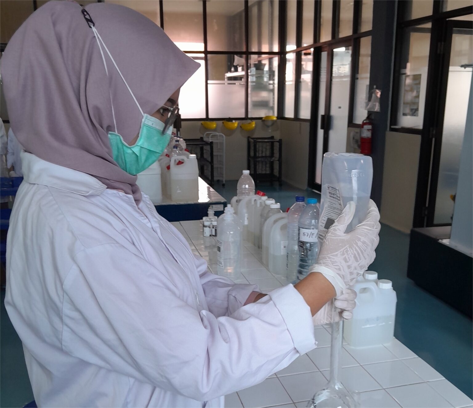 Riset Pencemaran Air Antarkan Mahasiswi Unila Raih Best Paper di International ICMBHS 2025