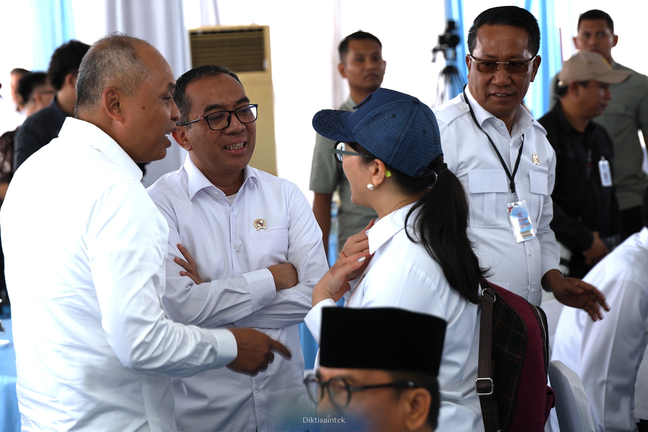 Mendiktisaintek dan Wamendiktisaintek Hadiri Peresmian Operasionalisasi Koperasi Desa/Kelurahan Merah Putih (KDKPM) 