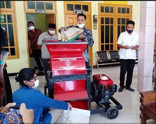 Bantu Potensi Desa, ITS Ciptakan Mesin Pencacah Bonggol Jagung