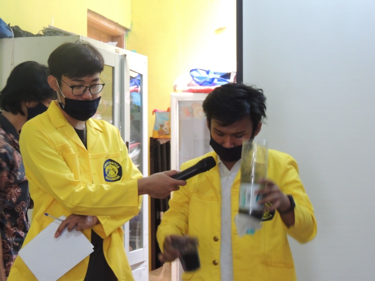 Dosen dan Mahasiswa FMIPA UI Perkenalkan Sains Aplikatif dan Canangkan Depok Menuju Zero Waste