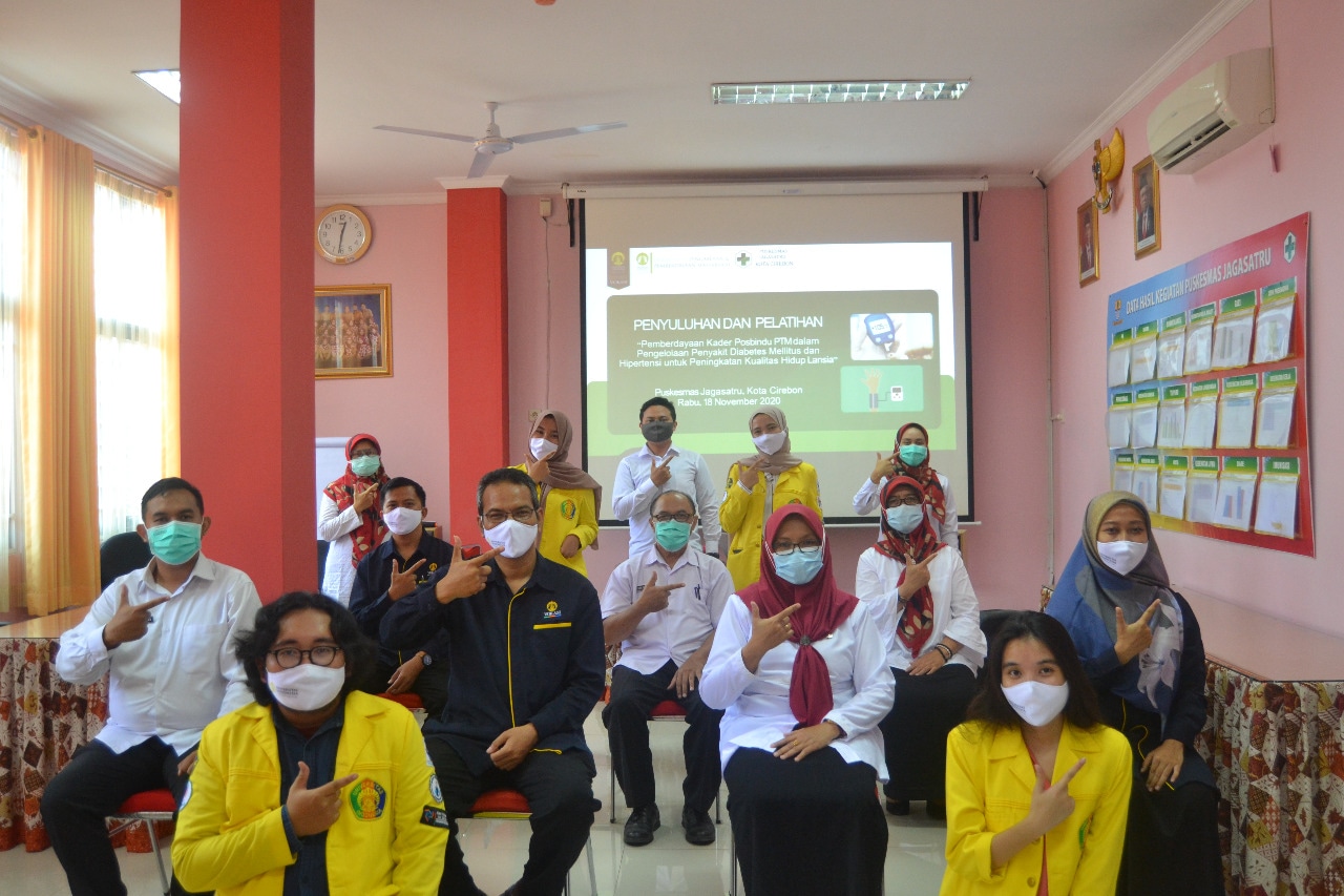 Dosen Vokasi UI Bina Posbindu Deteksi Dini Diabetes Melitus dan Hipertensi di Cirebon
