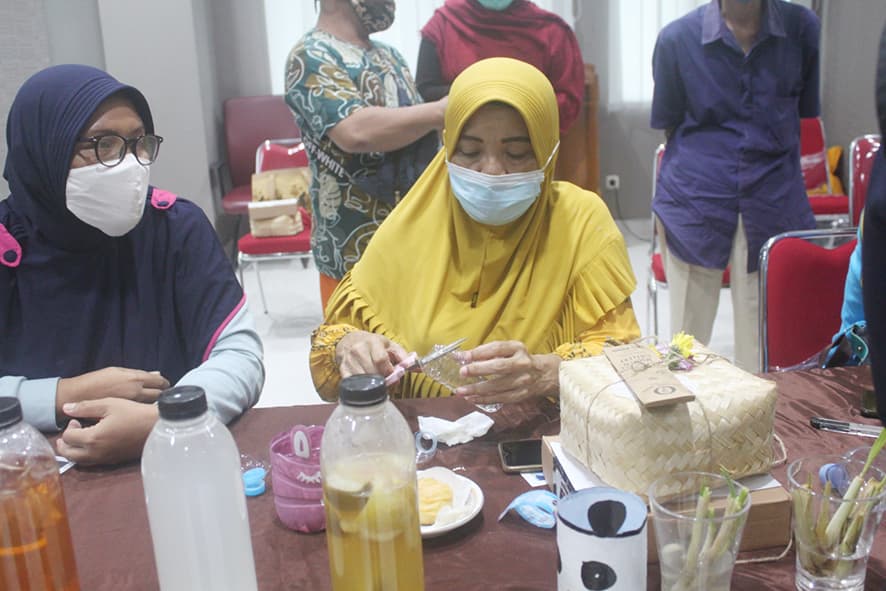 Akademisi UI Adakan Pelatihan Rekayasa Perilaku Untuk Ubah Kebiasaan Buang Sampah di Ciliwung