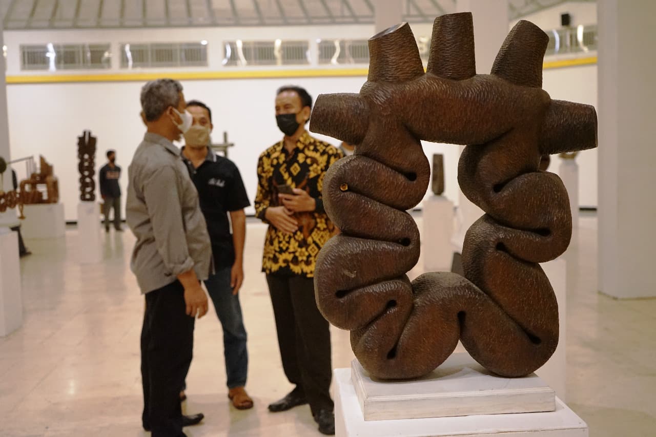 Galur, 50 Karya Patung Persembahan Purna Tugas Effy Indratmo